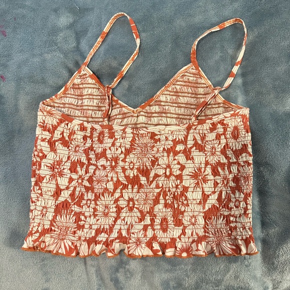 American Eagle Floral red/white crop top Size Medium - Picture 2 of 3